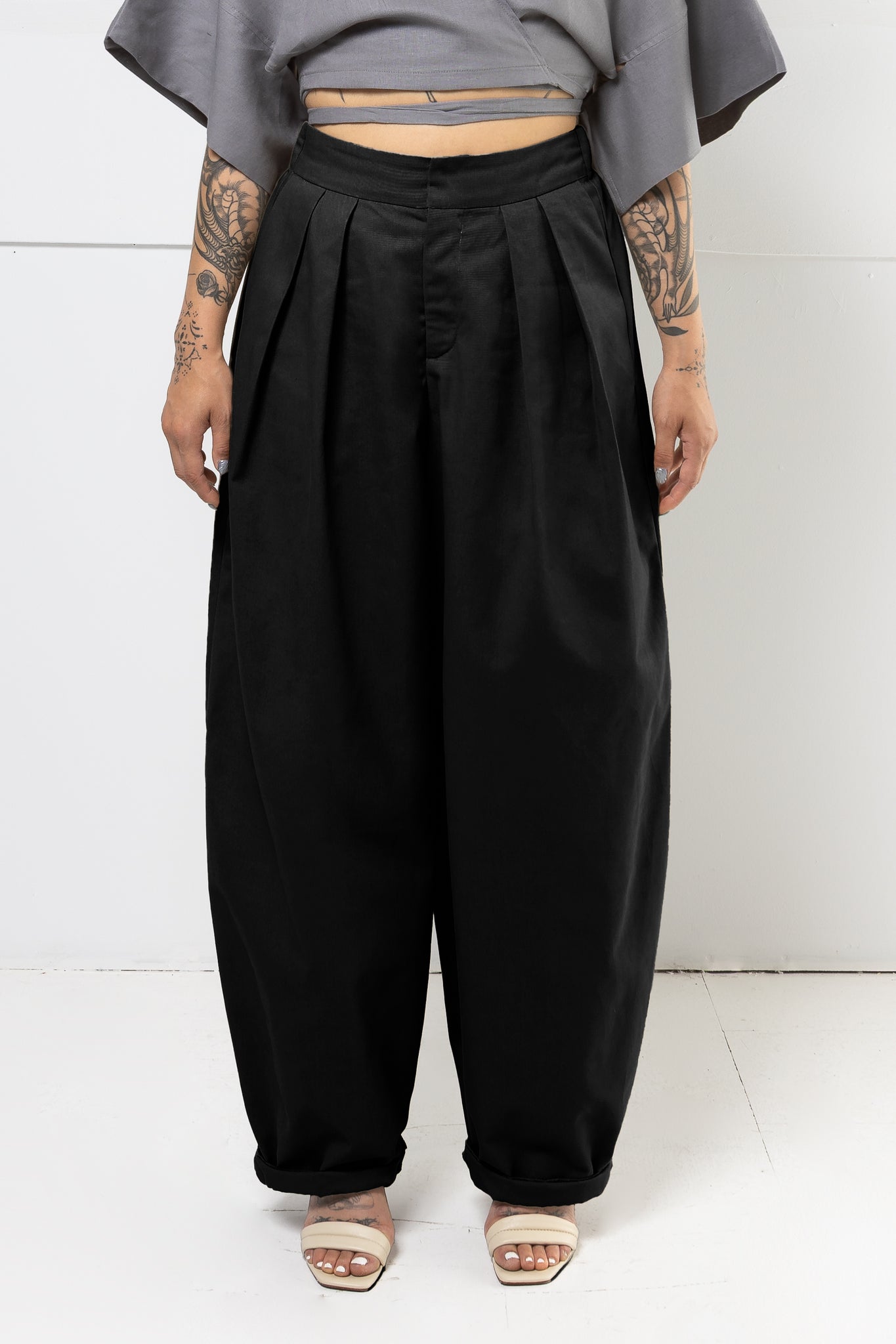 LUCAS PLEATED TROUSER