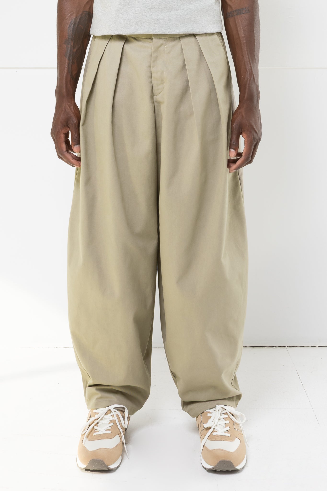 LUCAS PLEATED TROUSER