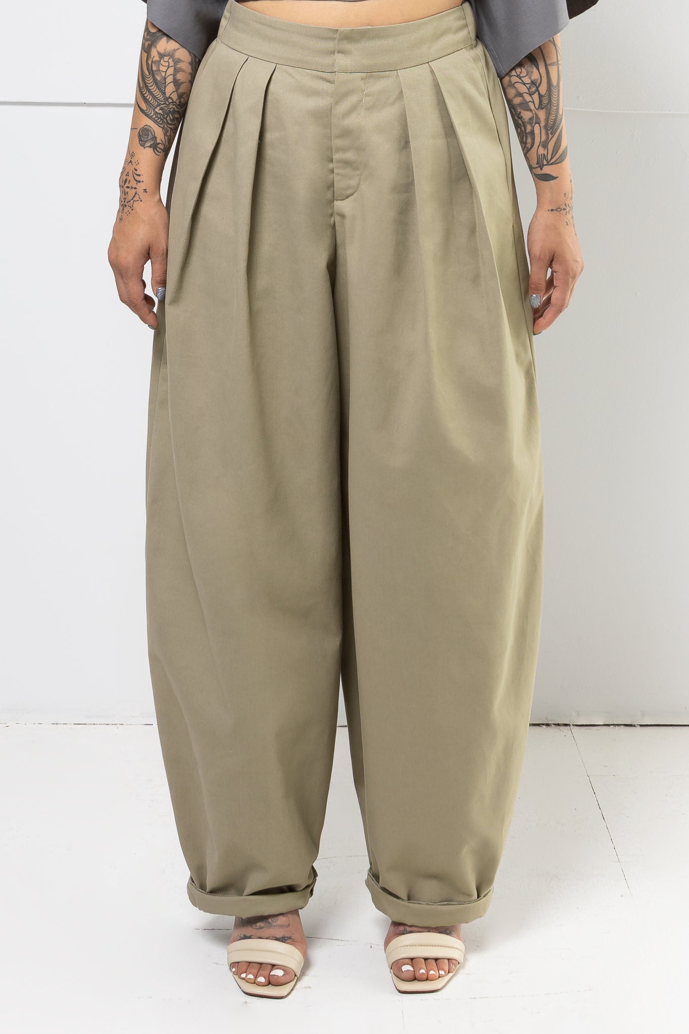 LUCAS PLEATED TROUSER