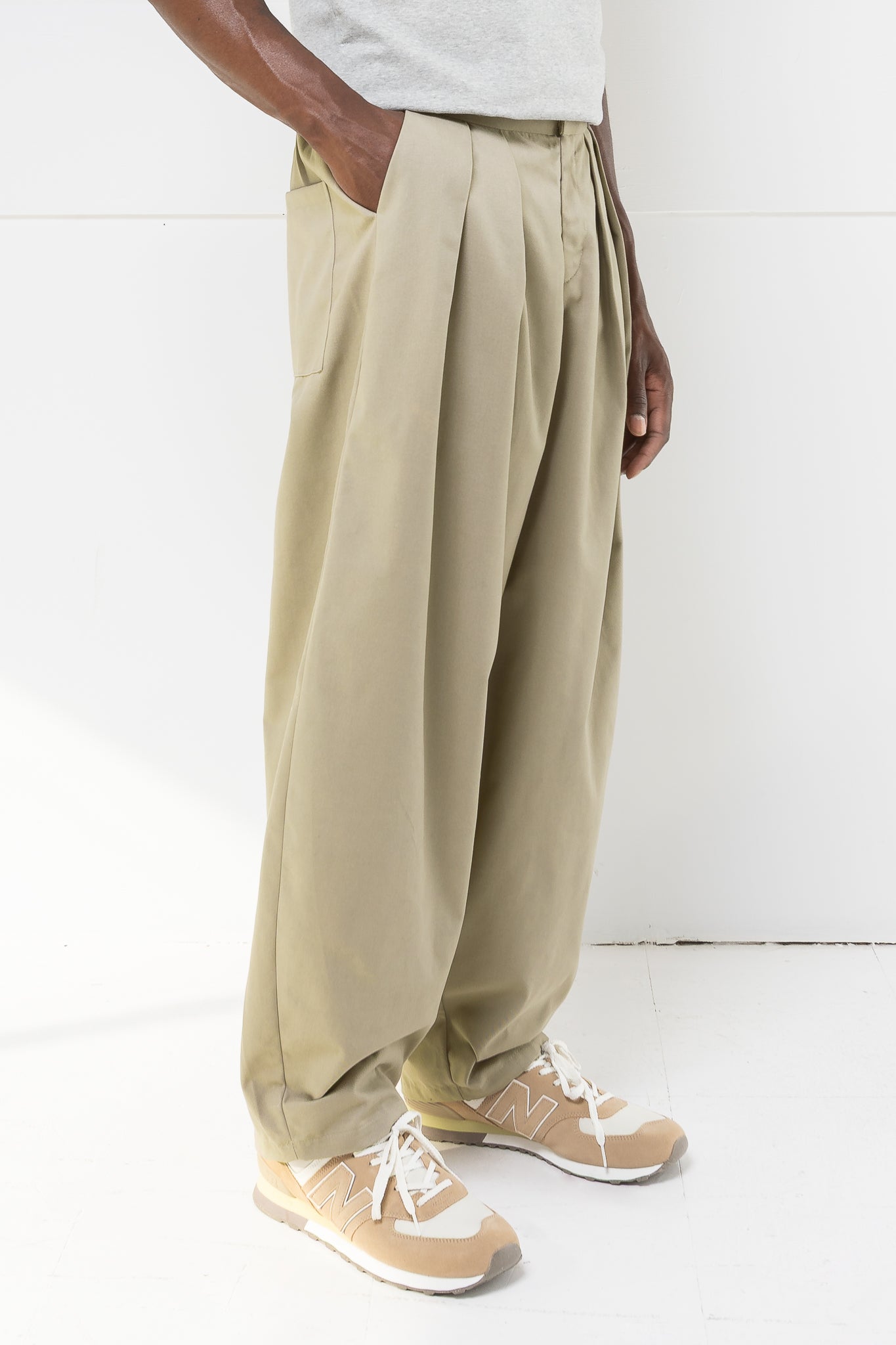 LUCAS PLEATED TROUSER