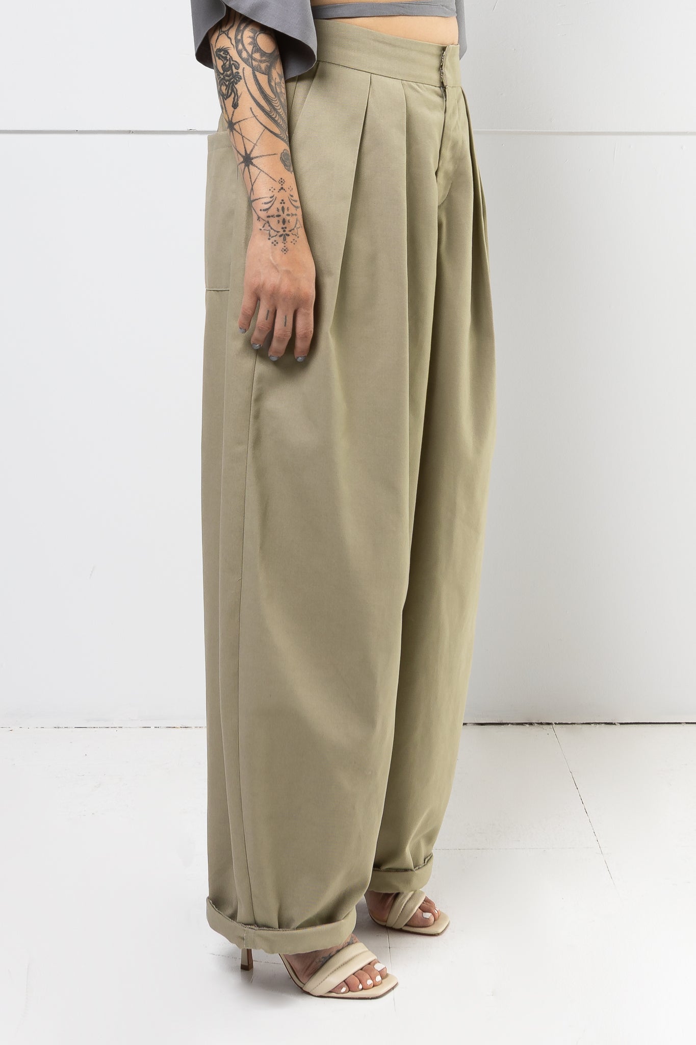 LUCAS PLEATED TROUSER